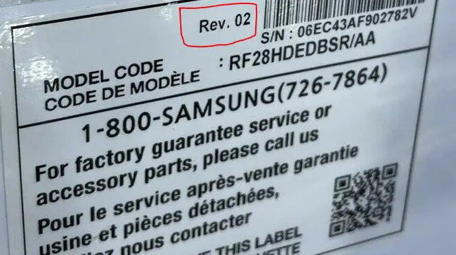 El ejemplo del número 02 en la etiqueta de información de Samsung